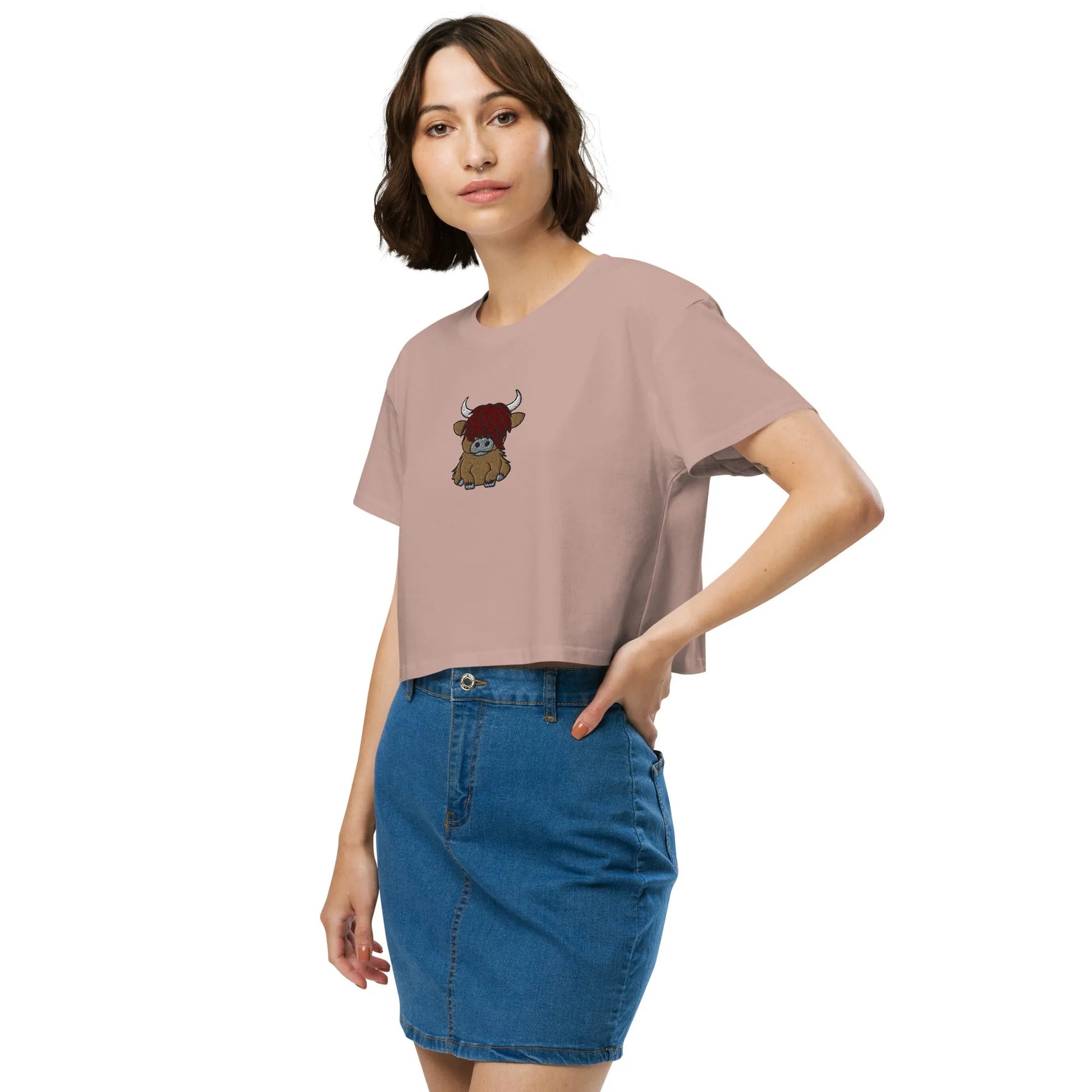 Scottish Highland Cow Embroidered Cropped T-Shirt - The Global Wanderer