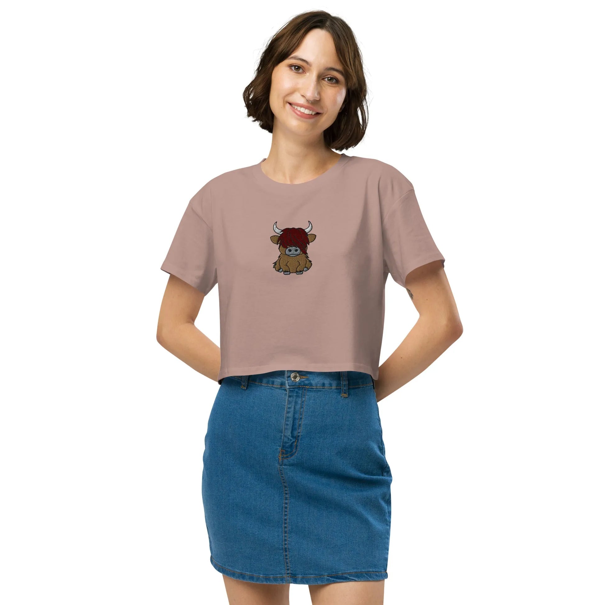 Scottish Highland Cow Embroidered Cropped T-Shirt - The Global Wanderer