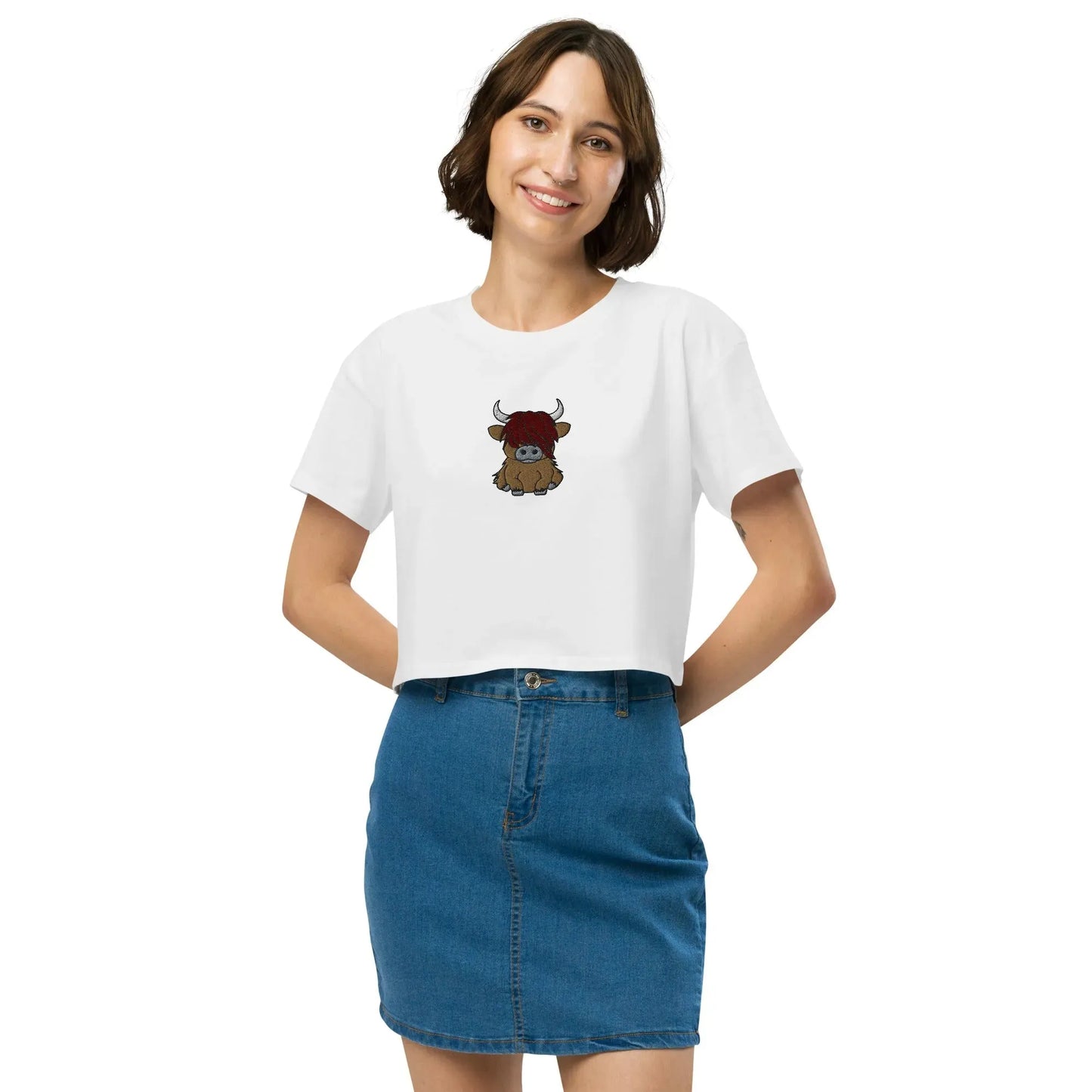 Scottish Highland Cow Embroidered Cropped T-Shirt - The Global Wanderer