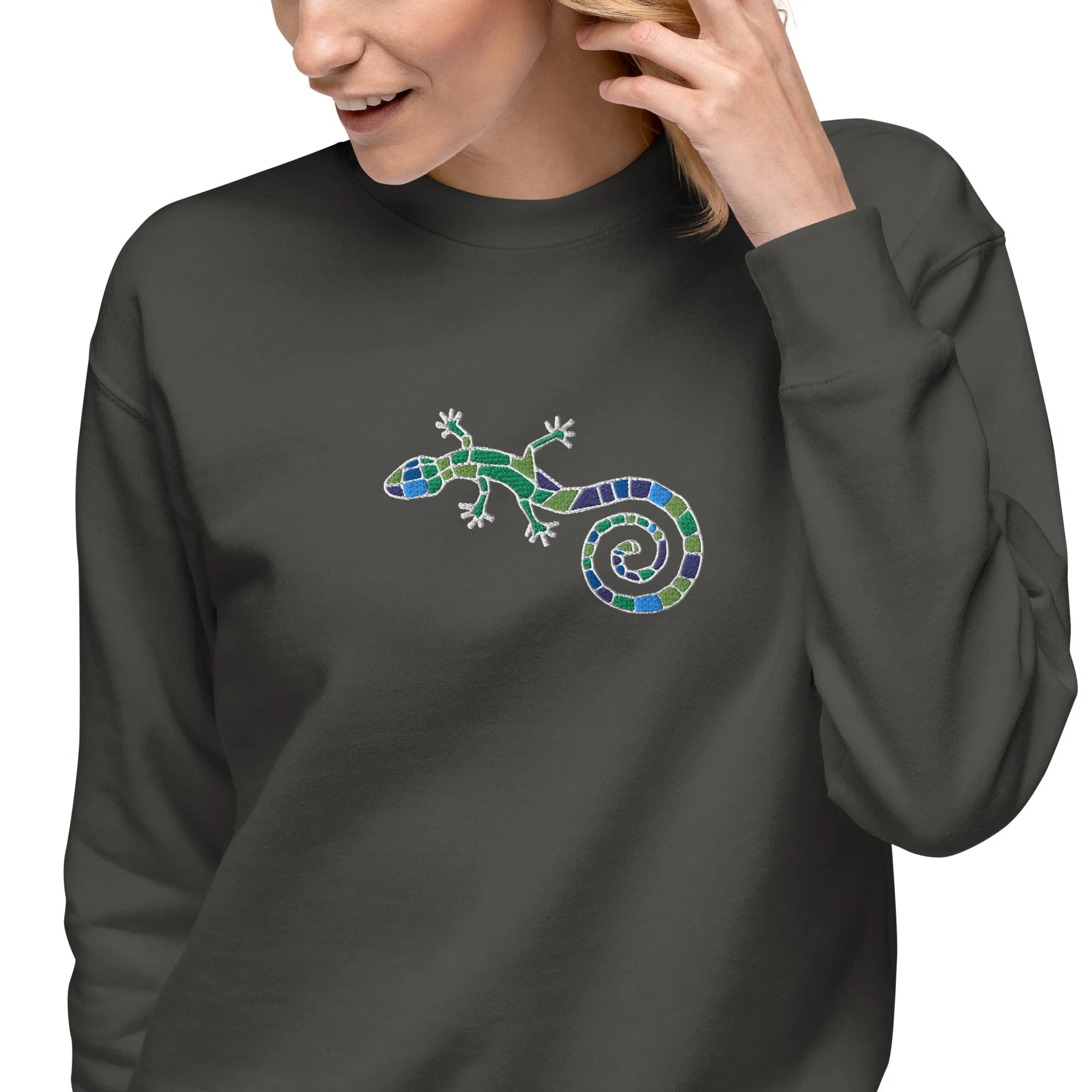 Spanish Mosaic Lizard Embroidered Sweatshirt - The Global Wanderer
